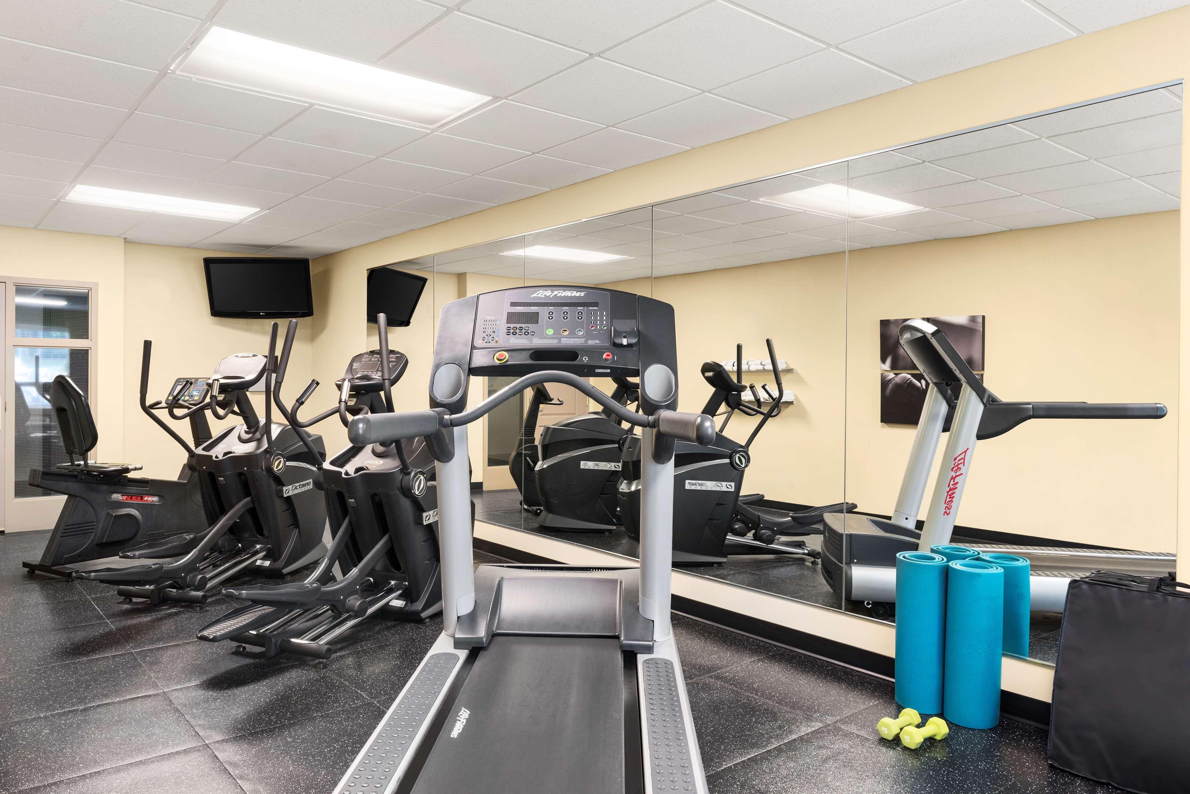 Comfort Inn & Suites St Paul Northeast Vadnais Heights Bagian luar foto