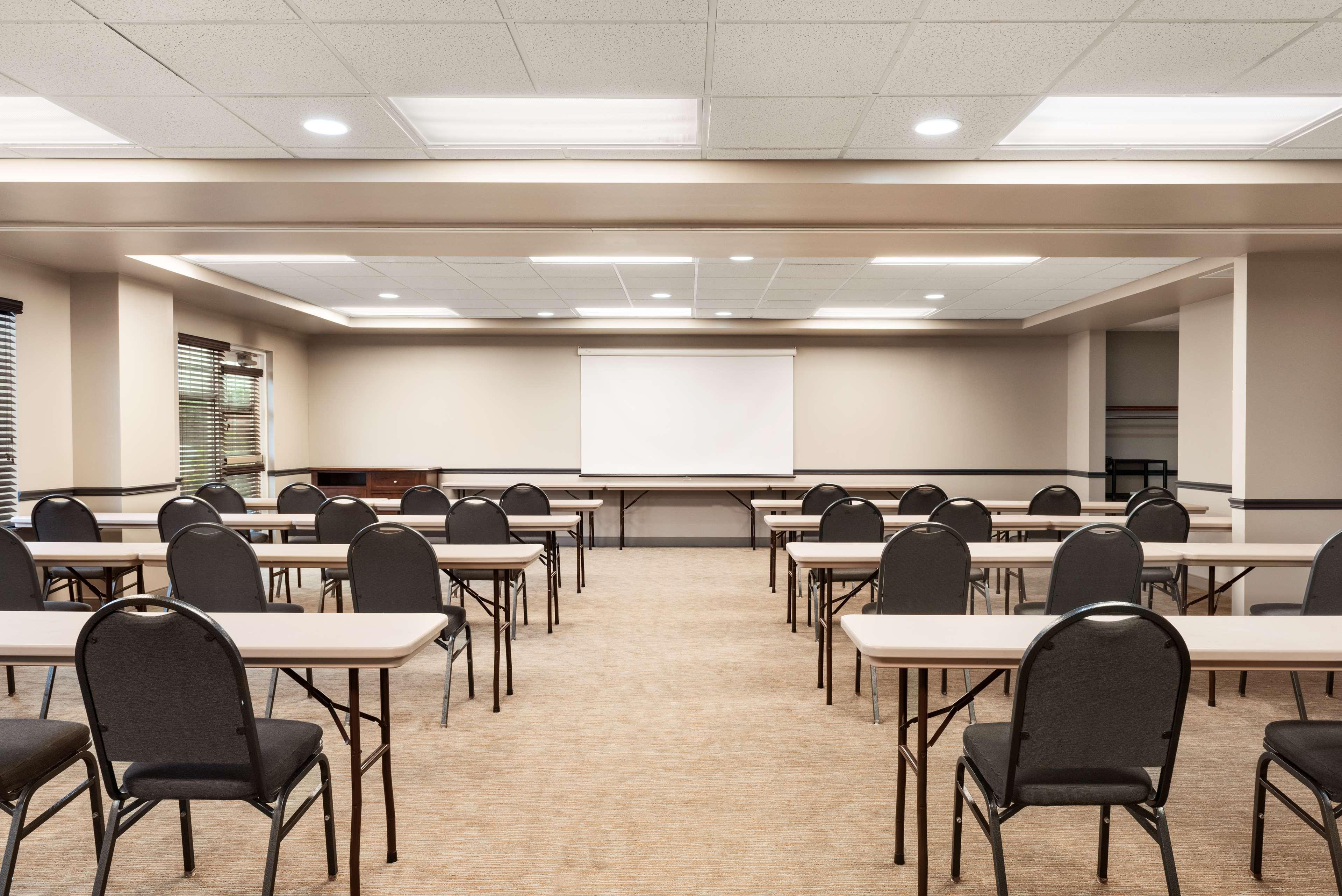 Comfort Inn & Suites St Paul Northeast Vadnais Heights Bagian luar foto