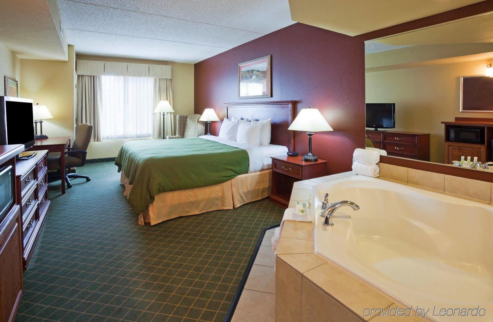 Comfort Inn & Suites St Paul Northeast Vadnais Heights Bagian luar foto